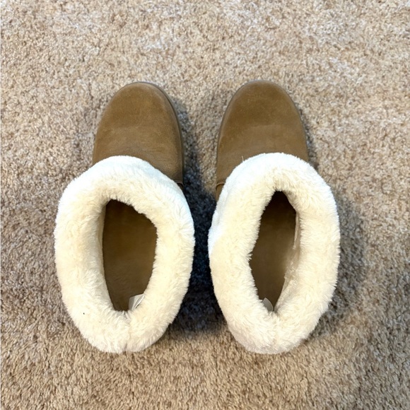 Minnetonka Cozy Brown Faux Fur Lined Ankle Boots - Picture 5 of 6